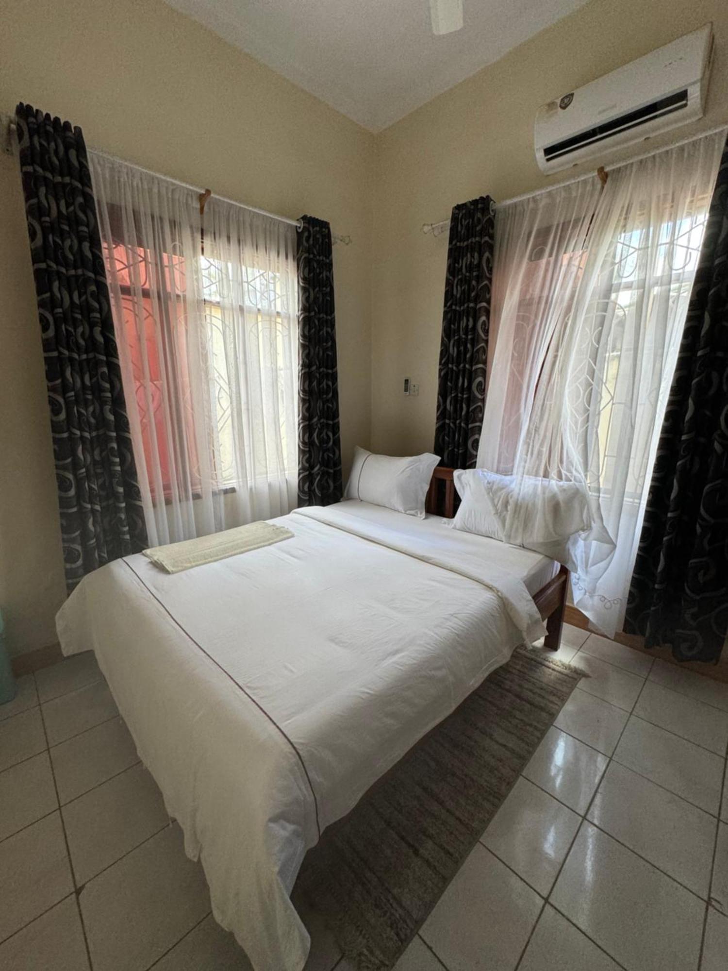 G & S Executive Lodge Dar es Salaam Ngoại thất bức ảnh
